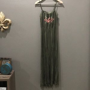 🎉 Xhilaration Embroidered Maxi Dress